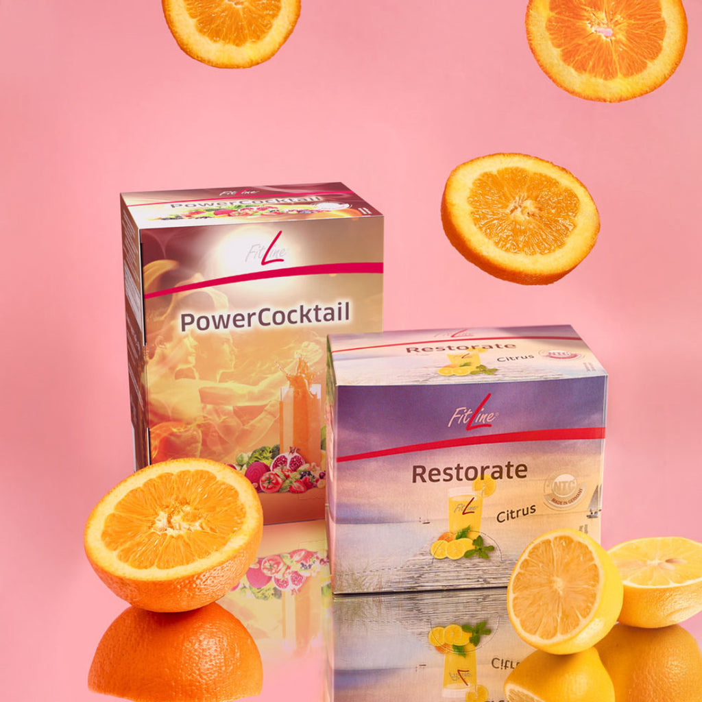 Optimal-Set (PowerCocktail & Restorate)
FitLine Optimal-Set förser din familj med viktiga vitaminer och näringsrika mineraler varje dag. Vår helhetssyn är att fylla näringsluckan i din kost, eftersom ditt välbefinnande är viktigt.